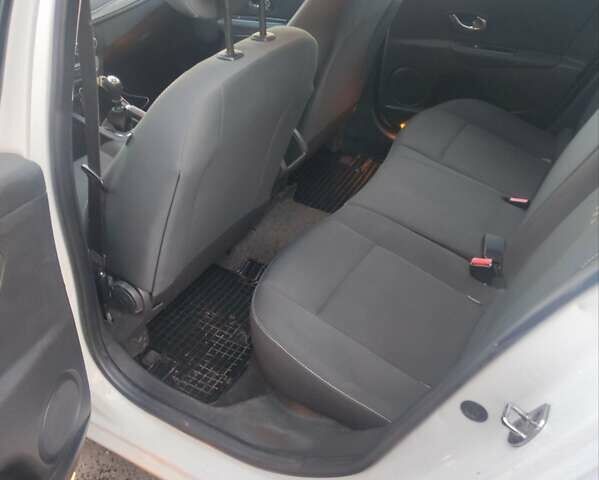 Білий Рено Меган, об'ємом двигуна 1.46 л та пробігом 289 тис. км за 7500 $, фото 4 на Automoto.ua