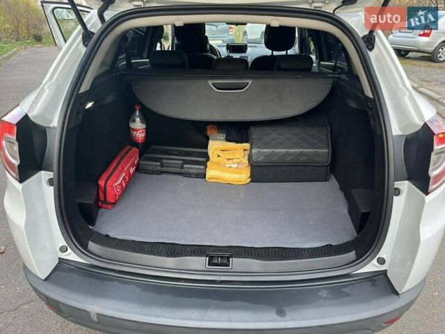 Белый Рено Меган, объемом двигателя 1.5 л и пробегом 310 тыс. км за 8300 $, фото 21 на Automoto.ua