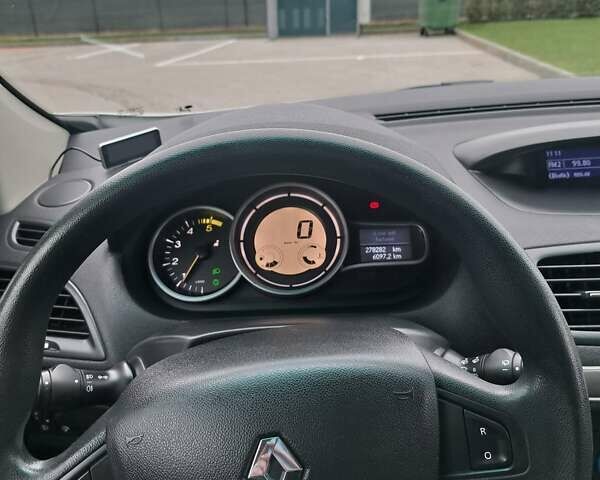 Білий Рено Меган, об'ємом двигуна 1.46 л та пробігом 278 тис. км за 7000 $, фото 5 на Automoto.ua