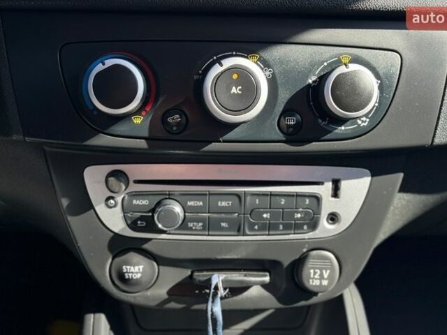 Білий Рено Меган, об'ємом двигуна 1.46 л та пробігом 269 тис. км за 8200 $, фото 14 на Automoto.ua