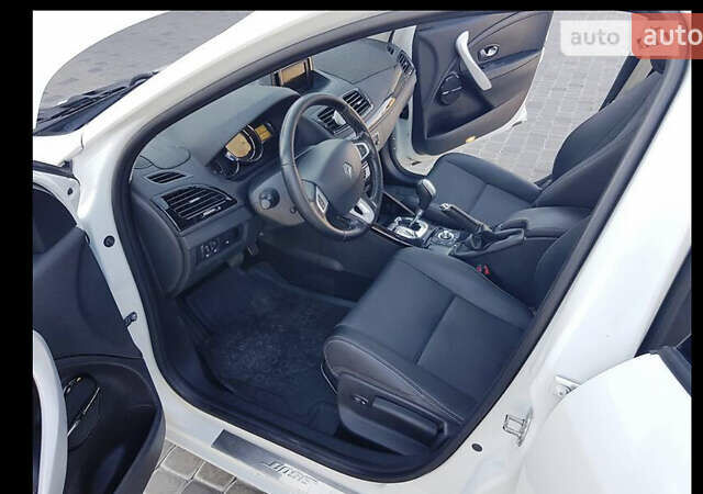 Белый Рено Меган, объемом двигателя 1.5 л и пробегом 211 тыс. км за 8100 $, фото 5 на Automoto.ua