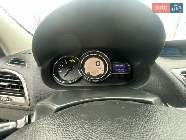 Белый Рено Меган, объемом двигателя 1.46 л и пробегом 255 тыс. км за 6500 $, фото 31 на Automoto.ua