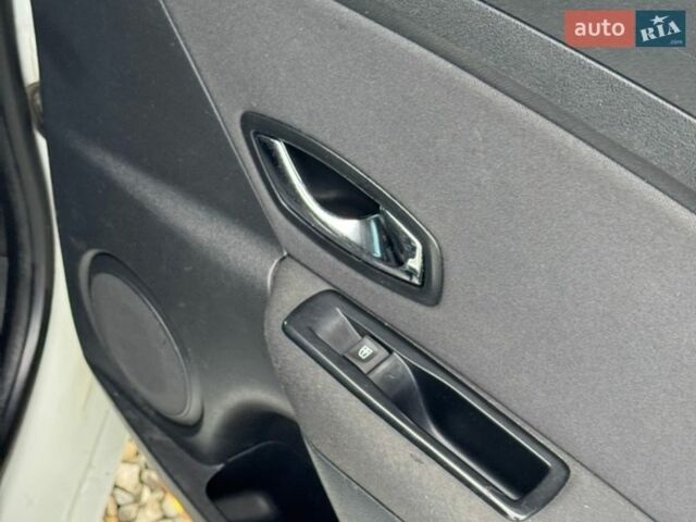 Білий Рено Меган, об'ємом двигуна 1.5 л та пробігом 274 тис. км за 6500 $, фото 53 на Automoto.ua