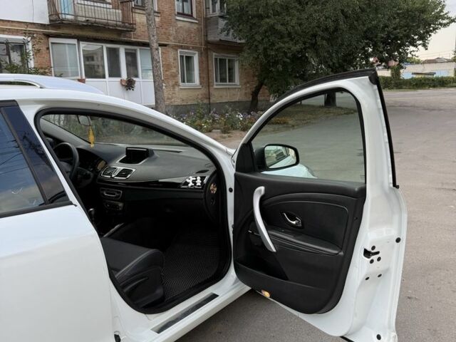 Білий Рено Меган, об'ємом двигуна 1.5 л та пробігом 202 тис. км за 7700 $, фото 14 на Automoto.ua