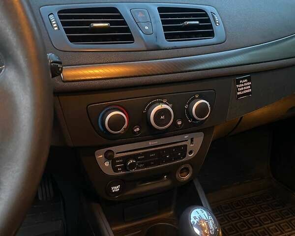 Білий Рено Меган, об'ємом двигуна 1.46 л та пробігом 244 тис. км за 8450 $, фото 20 на Automoto.ua