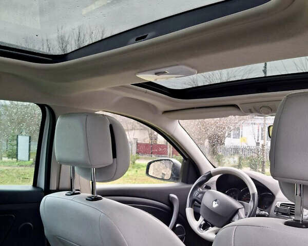 Белый Рено Меган, объемом двигателя 1.46 л и пробегом 220 тыс. км за 8950 $, фото 7 на Automoto.ua