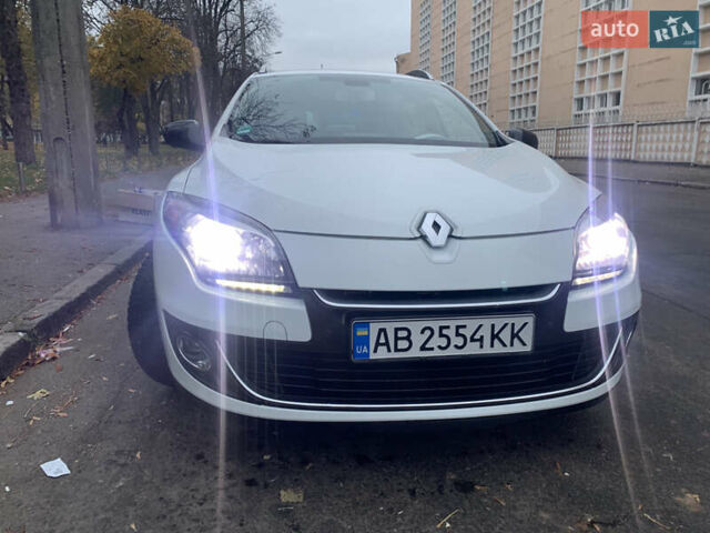 Білий Рено Меган, об'ємом двигуна 1.46 л та пробігом 269 тис. км за 8000 $, фото 2 на Automoto.ua