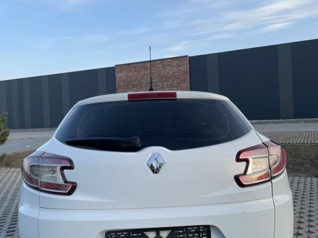 Белый Рено Меган, объемом двигателя 1.5 л и пробегом 278 тыс. км за 5600 $, фото 10 на Automoto.ua