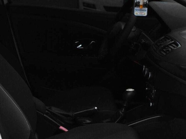 Белый Рено Меган, объемом двигателя 1.5 л и пробегом 231 тыс. км за 6950 $, фото 12 на Automoto.ua