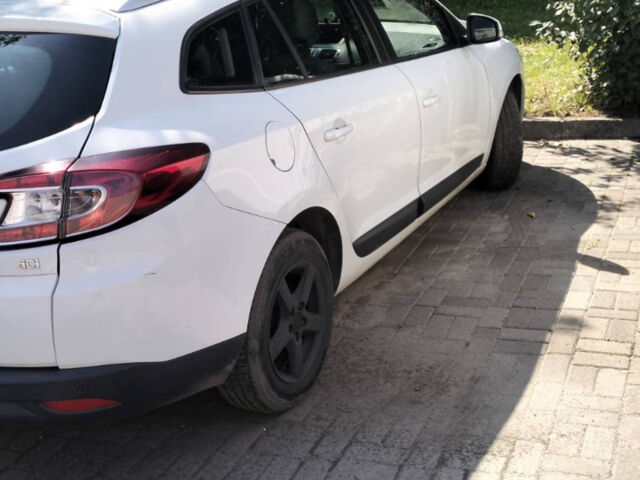 Білий Рено Меган, об'ємом двигуна 1.46 л та пробігом 133 тис. км за 8800 $, фото 2 на Automoto.ua
