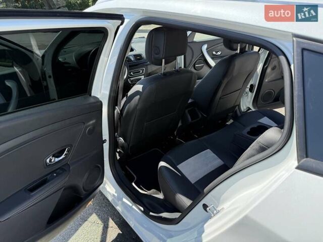 Белый Рено Меган, объемом двигателя 1.5 л и пробегом 225 тыс. км за 7699 $, фото 83 на Automoto.ua