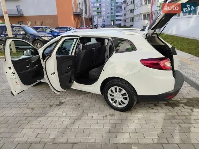 Білий Рено Меган, об'ємом двигуна 1.46 л та пробігом 250 тис. км за 6999 $, фото 68 на Automoto.ua