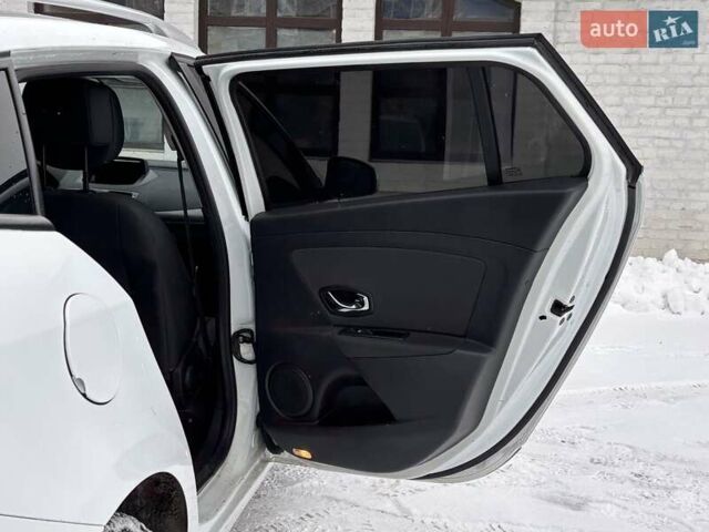 Білий Рено Меган, об'ємом двигуна 1.46 л та пробігом 265 тис. км за 6990 $, фото 52 на Automoto.ua