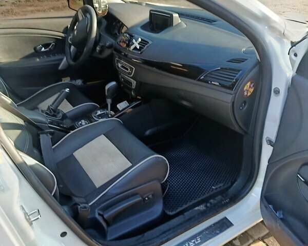 Белый Рено Меган, объемом двигателя 1.5 л и пробегом 217 тыс. км за 7000 $, фото 6 на Automoto.ua