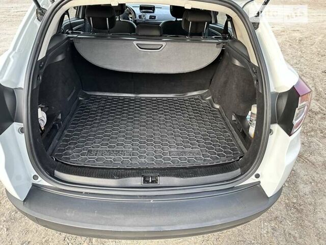 Белый Рено Меган, объемом двигателя 1.5 л и пробегом 306 тыс. км за 6600 $, фото 27 на Automoto.ua