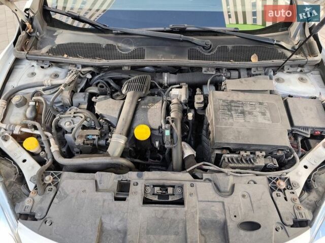 Білий Рено Меган, об'ємом двигуна 1.46 л та пробігом 250 тис. км за 6999 $, фото 94 на Automoto.ua