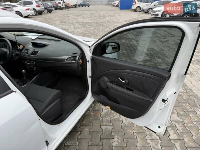 Белый Рено Меган, объемом двигателя 1.46 л и пробегом 306 тыс. км за 7200 $, фото 24 на Automoto.ua