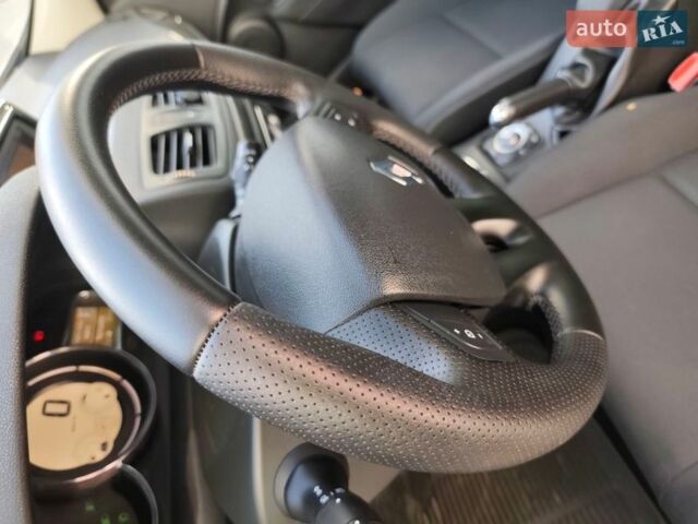 Белый Рено Меган, объемом двигателя 1.5 л и пробегом 250 тыс. км за 6999 $, фото 35 на Automoto.ua