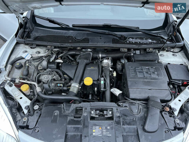 Білий Рено Меган, об'ємом двигуна 1.5 л та пробігом 250 тис. км за 7900 $, фото 20 на Automoto.ua