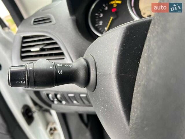 Белый Рено Меган, объемом двигателя 1.5 л и пробегом 240 тыс. км за 8190 $, фото 24 на Automoto.ua