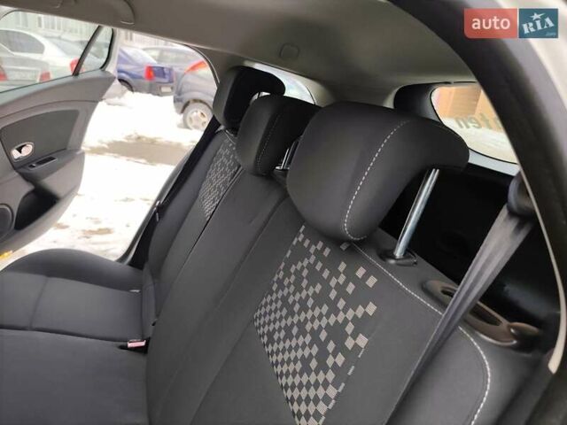Белый Рено Меган, объемом двигателя 1.5 л и пробегом 250 тыс. км за 6700 $, фото 36 на Automoto.ua