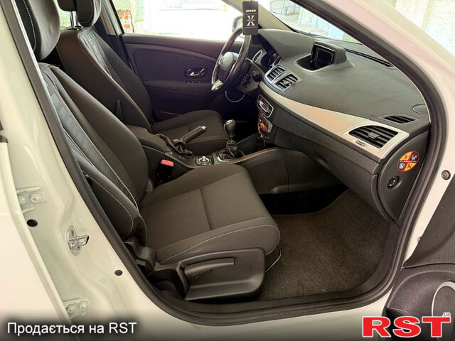 Белый Рено Меган, объемом двигателя 1.6 л и пробегом 180 тыс. км за 8900 $, фото 11 на Automoto.ua