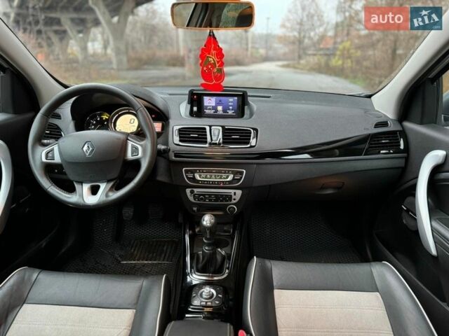 Белый Рено Меган, объемом двигателя 1.46 л и пробегом 243 тыс. км за 6999 $, фото 5 на Automoto.ua