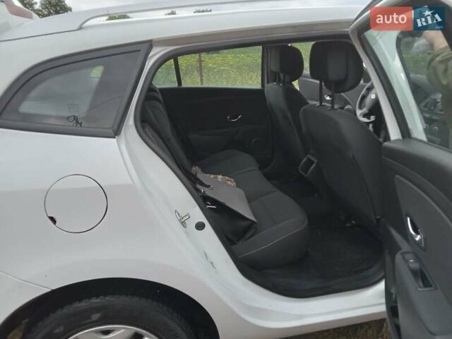 Белый Рено Меган, объемом двигателя 1.5 л и пробегом 200 тыс. км за 7600 $, фото 20 на Automoto.ua