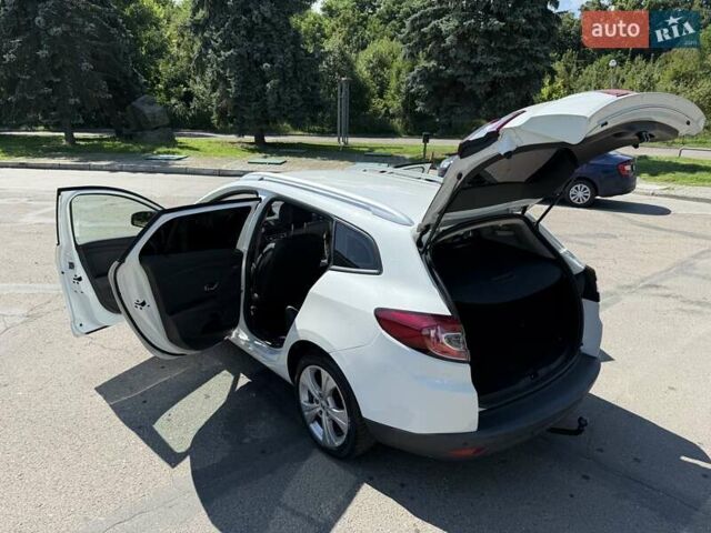 Белый Рено Меган, объемом двигателя 1.5 л и пробегом 225 тыс. км за 7699 $, фото 66 на Automoto.ua