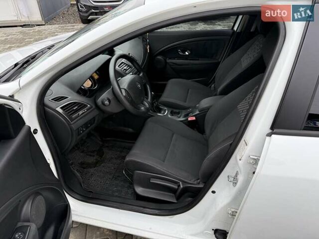 Белый Рено Меган, объемом двигателя 1.46 л и пробегом 306 тыс. км за 7200 $, фото 18 на Automoto.ua