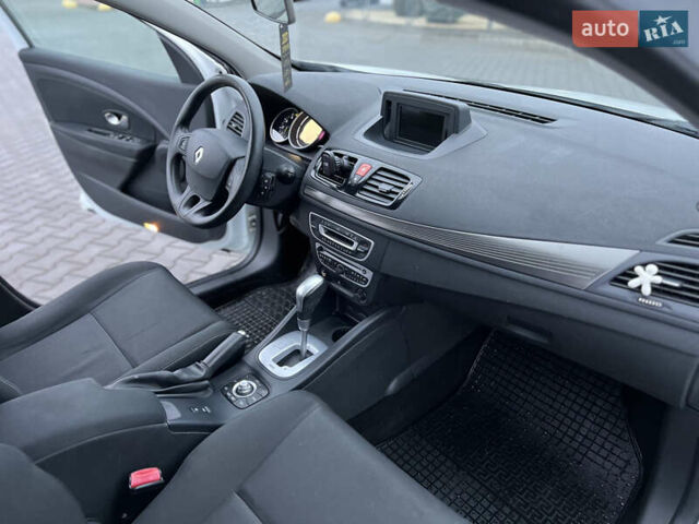 Білий Рено Меган, об'ємом двигуна 1.5 л та пробігом 250 тис. км за 7900 $, фото 16 на Automoto.ua