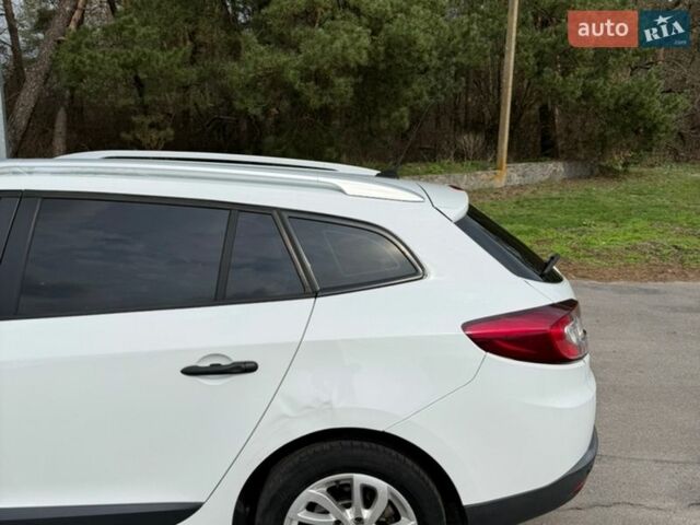 Білий Рено Меган, об'ємом двигуна 1.46 л та пробігом 241 тис. км за 7500 $, фото 9 на Automoto.ua