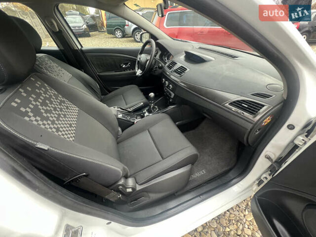 Белый Рено Меган, объемом двигателя 1.46 л и пробегом 255 тыс. км за 6500 $, фото 14 на Automoto.ua