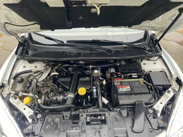 Белый Рено Меган, объемом двигателя 2 л и пробегом 266 тыс. км за 5600 $, фото 4 на Automoto.ua