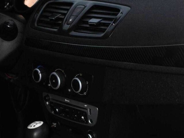 Белый Рено Меган, объемом двигателя 1.5 л и пробегом 231 тыс. км за 6950 $, фото 11 на Automoto.ua