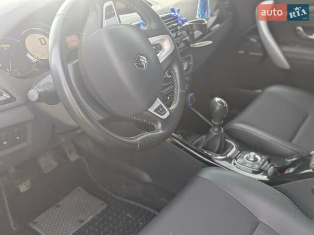 Білий Рено Меган, об'ємом двигуна 1.46 л та пробігом 261 тис. км за 7800 $, фото 9 на Automoto.ua