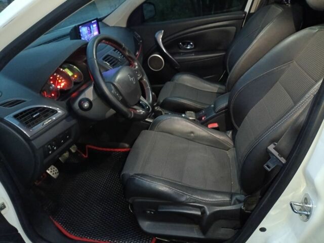 Білий Рено Меган, об'ємом двигуна 1.5 л та пробігом 261 тис. км за 7600 $, фото 10 на Automoto.ua