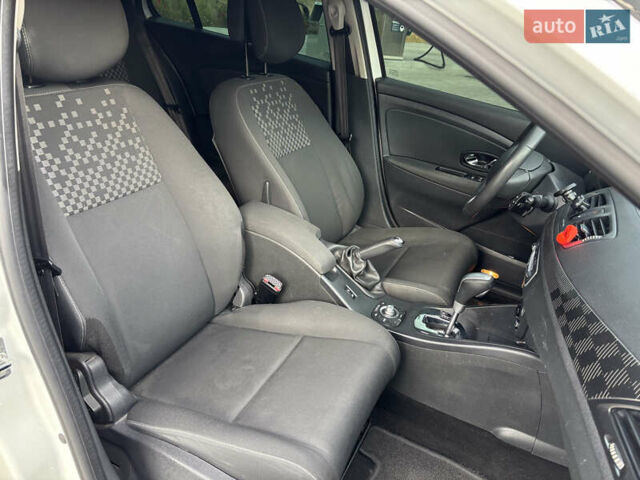 Білий Рено Меган, об'ємом двигуна 1.46 л та пробігом 260 тис. км за 7099 $, фото 12 на Automoto.ua