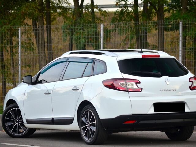 Белый Рено Меган, объемом двигателя 1.5 л и пробегом 162 тыс. км за 8555 $, фото 1 на Automoto.ua