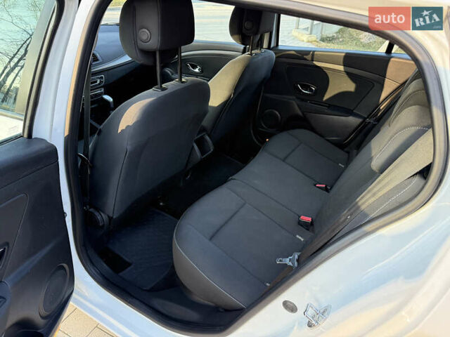 Белый Рено Меган, объемом двигателя 1.5 л и пробегом 257 тыс. км за 7200 $, фото 14 на Automoto.ua