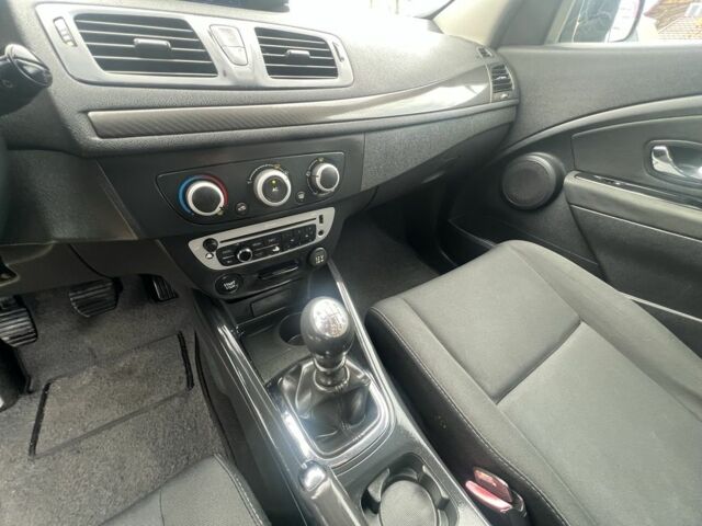 Белый Рено Меган, объемом двигателя 1.5 л и пробегом 255 тыс. км за 6599 $, фото 13 на Automoto.ua