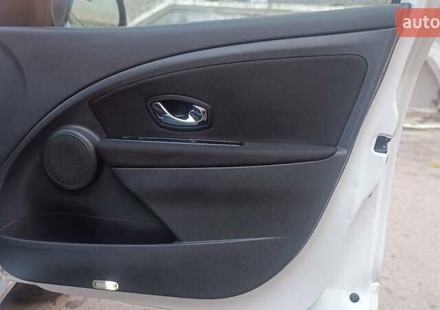 Белый Рено Меган, объемом двигателя 1.5 л и пробегом 265 тыс. км за 6900 $, фото 51 на Automoto.ua