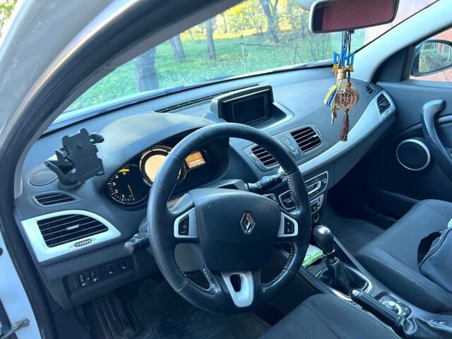 Белый Рено Меган, объемом двигателя 1.5 л и пробегом 269 тыс. км за 6750 $, фото 7 на Automoto.ua