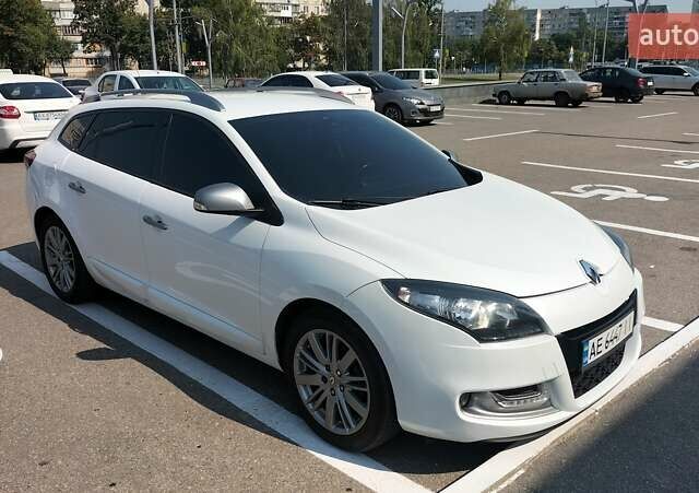 Белый Рено Меган, объемом двигателя 1.5 л и пробегом 300 тыс. км за 7800 $, фото 14 на Automoto.ua