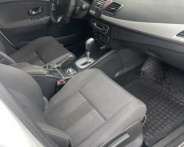 Белый Рено Меган, объемом двигателя 1.46 л и пробегом 273 тыс. км за 7300 $, фото 2 на Automoto.ua