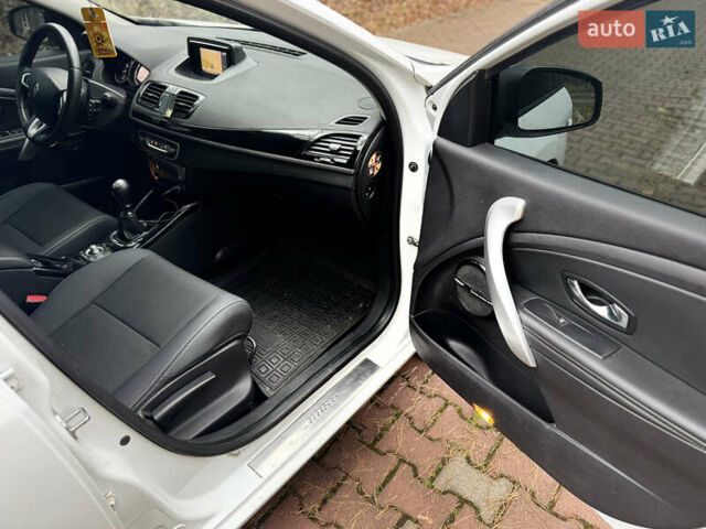 Білий Рено Меган, об'ємом двигуна 1.5 л та пробігом 260 тис. км за 8000 $, фото 24 на Automoto.ua