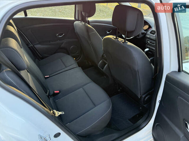 Белый Рено Меган, объемом двигателя 1.5 л и пробегом 257 тыс. км за 7200 $, фото 13 на Automoto.ua