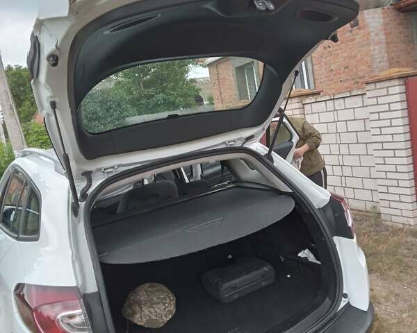 Белый Рено Меган, объемом двигателя 1.5 л и пробегом 200 тыс. км за 7600 $, фото 24 на Automoto.ua