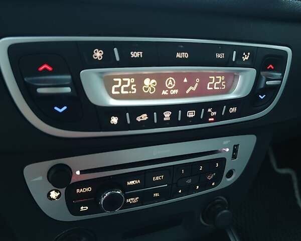 Белый Рено Меган, объемом двигателя 1.5 л и пробегом 264 тыс. км за 8200 $, фото 11 на Automoto.ua