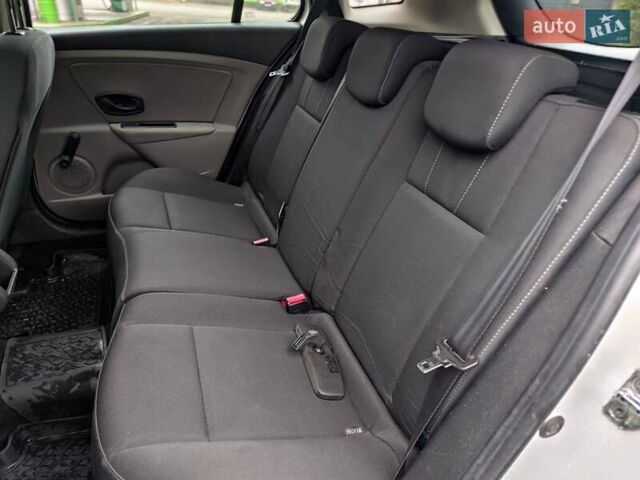 Белый Рено Меган, объемом двигателя 1.6 л и пробегом 57 тыс. км за 7750 $, фото 36 на Automoto.ua